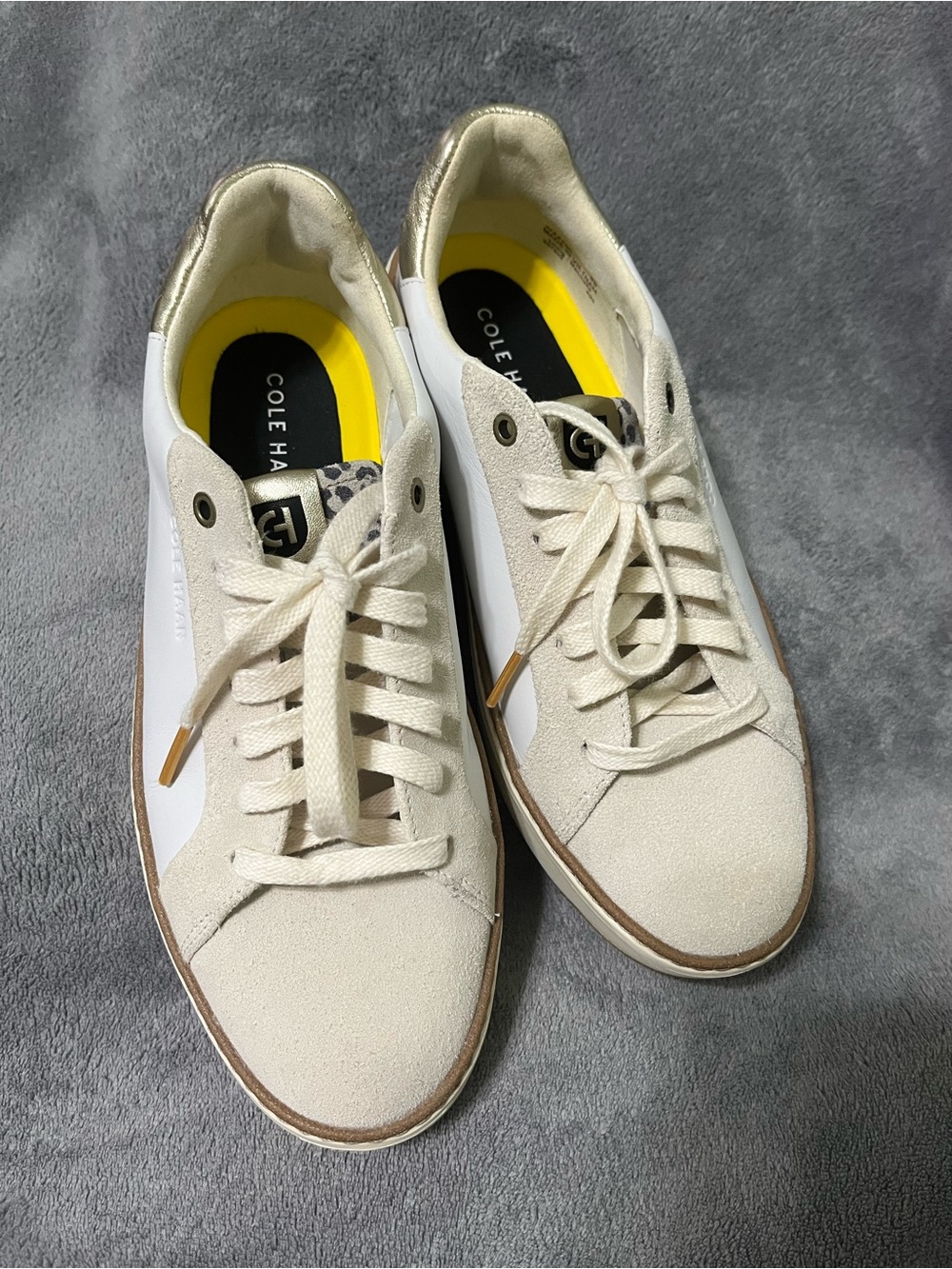 Cole Haan  Women’s Off-White Leather & Suede Low-Top Sneakers size 8B